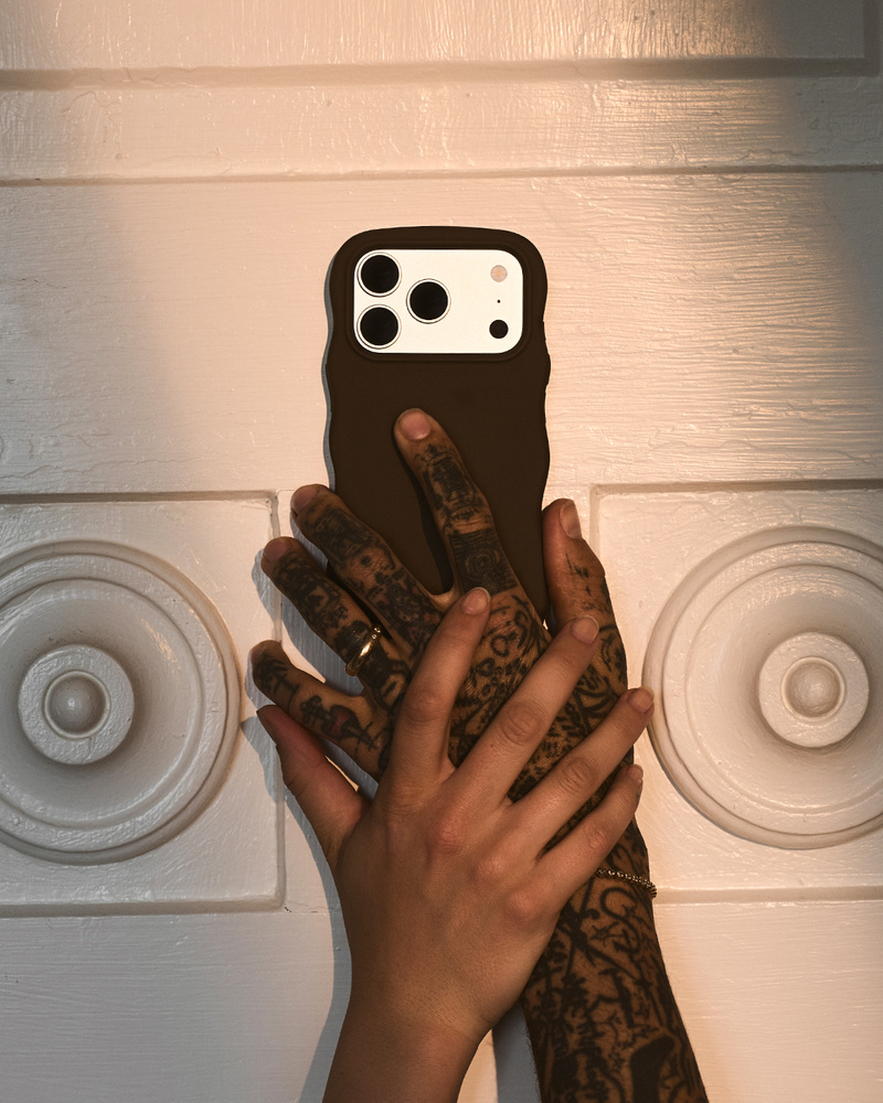 Phone Case Wavy Silicone Chocolate iPhone 17 Pro Max