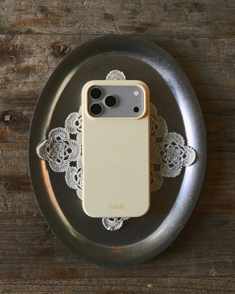 Phone Case Silicone Butter Yellow iPhone 15
